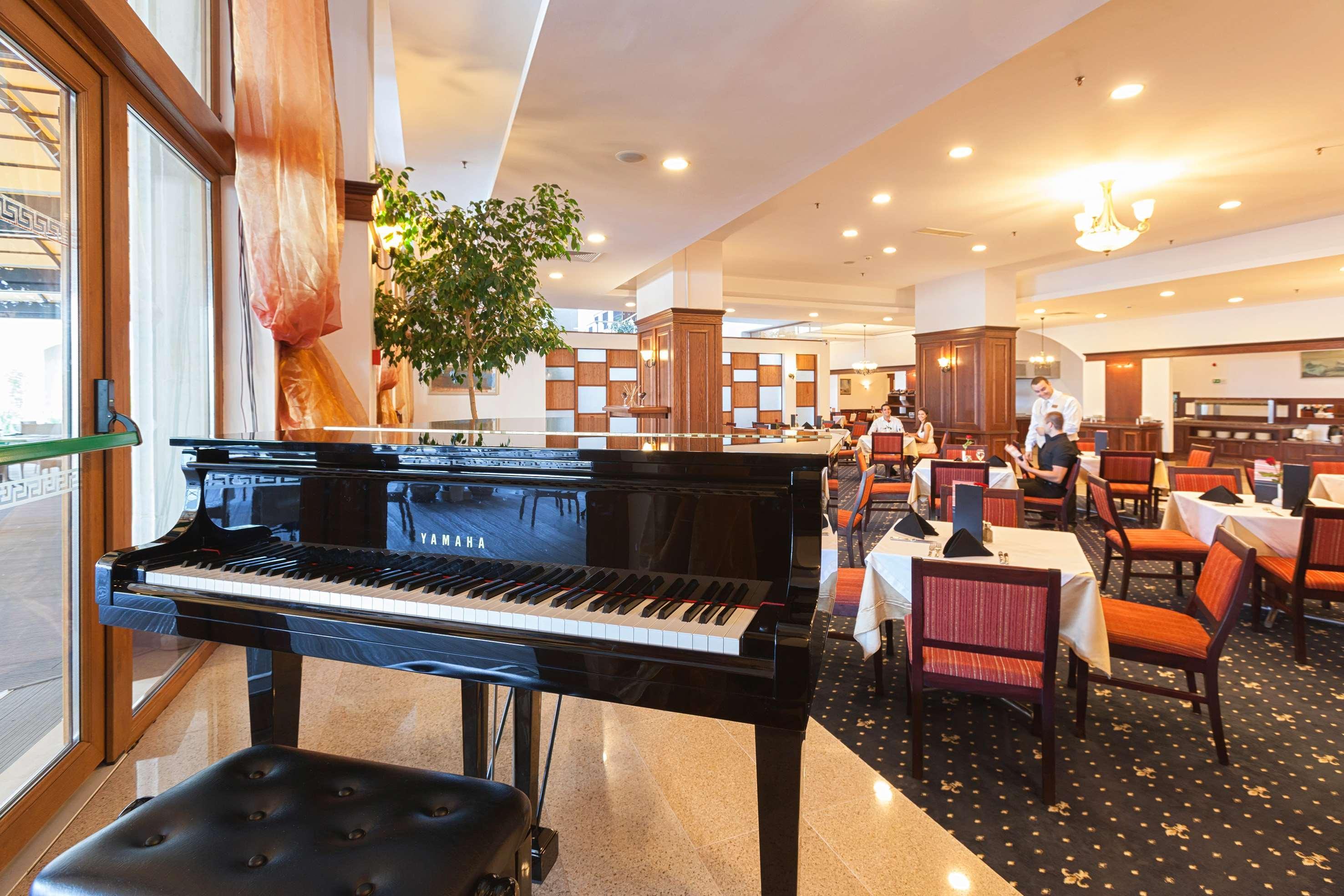 Marina Grand Beach Hotel Zlatni pjasătsi Eksteriør bilde